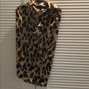 Adjustable midi skirt.